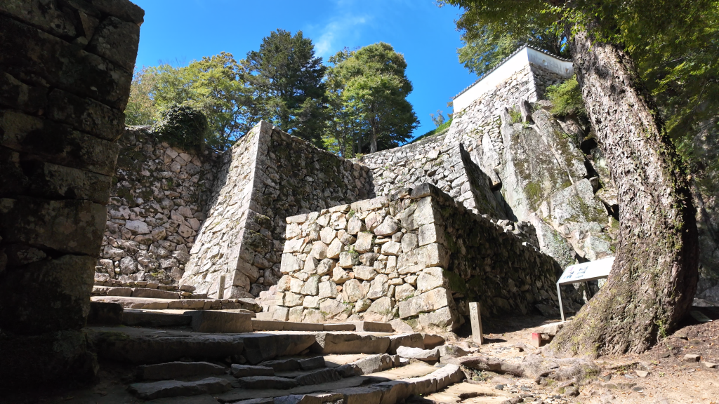備中松山城大手門石垣